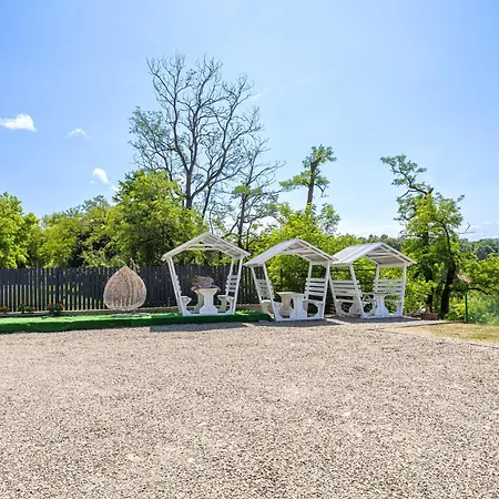 Alliance New 2025 -breakfast And Pool Included Hotel Solotvyno