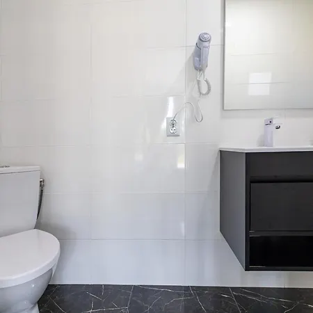 Alliance New 2025 -breakfast And Pool Included *