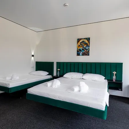 Alliance New 2025 -breakfast And Pool Included Hotel