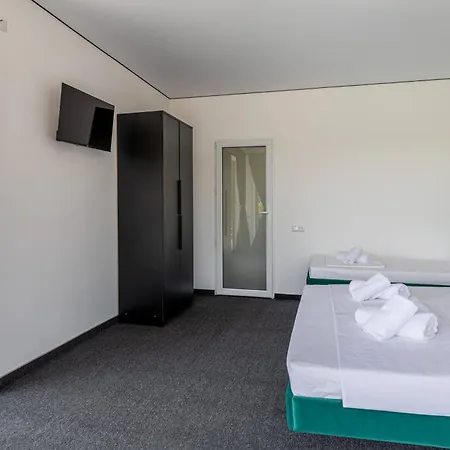 Alliance New 2025 -breakfast And Pool Included Hotel *