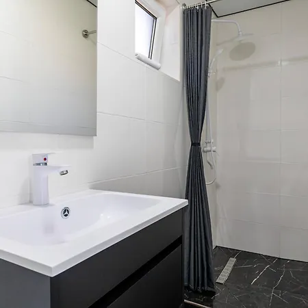 Hotel Alliance New 2025 -breakfast And Pool Included *