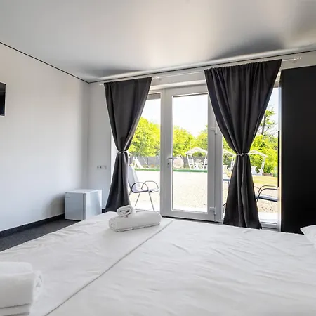 Alliance New 2025 -breakfast And Pool Included Hotel Solotvyno