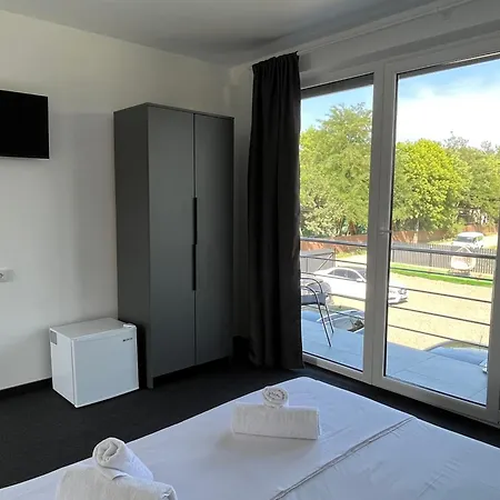 Alliance New 2025 -breakfast And Pool Included