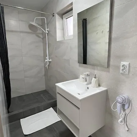 Alliance New 2025 -breakfast And Pool Included Solotvyno