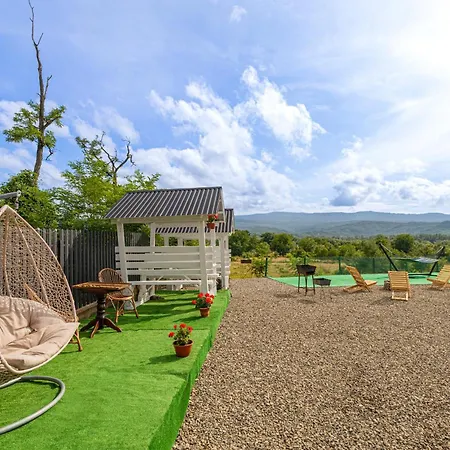 Alliance New 2025 -breakfast And Pool Included Hotel