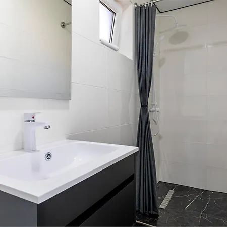 Hotel Alliance New 2025 -breakfast And Pool Included *