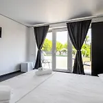 Alliance New 2025 -breakfast And Pool Included Hotel Solotvyno